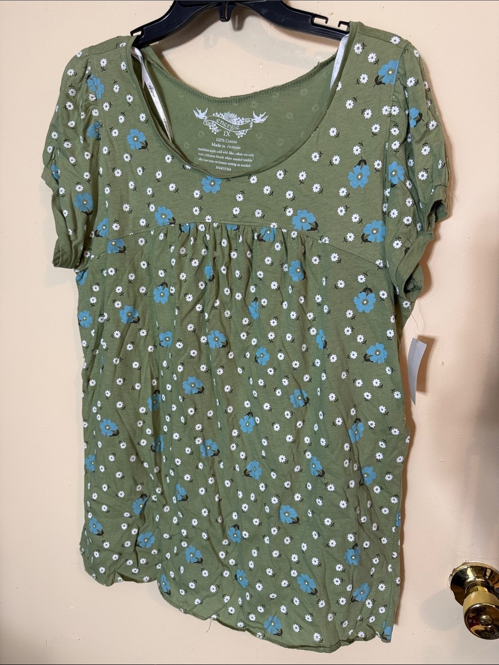 Energie Olive Green Short Sleeve Scoop Neck Top with Blue & White Floral Print